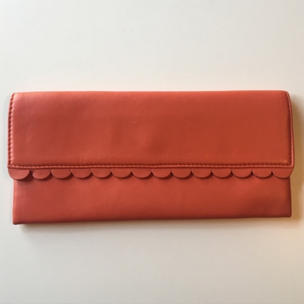 🌼 NWOT French Connection orange/coral scalloped clutch